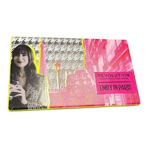 Revolution‎ X Emily In Paris In The Spotlight Powder Highlighter Makeup